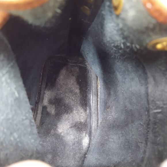 Dooney & Bourke Black Pebbled Leather Drawstring Crossbody Bag - Made in USA - Picture 16 of 16